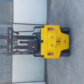 2-carrello elevatore marca om modello E25AC